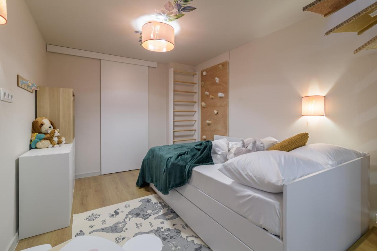 Black Sea Dolphin Apartment Варна Экстерьер фото